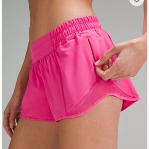 NWOT Lululemon 2.5 Inch Sonic Pink Low Rise Hotty Hot Shorts Size 6